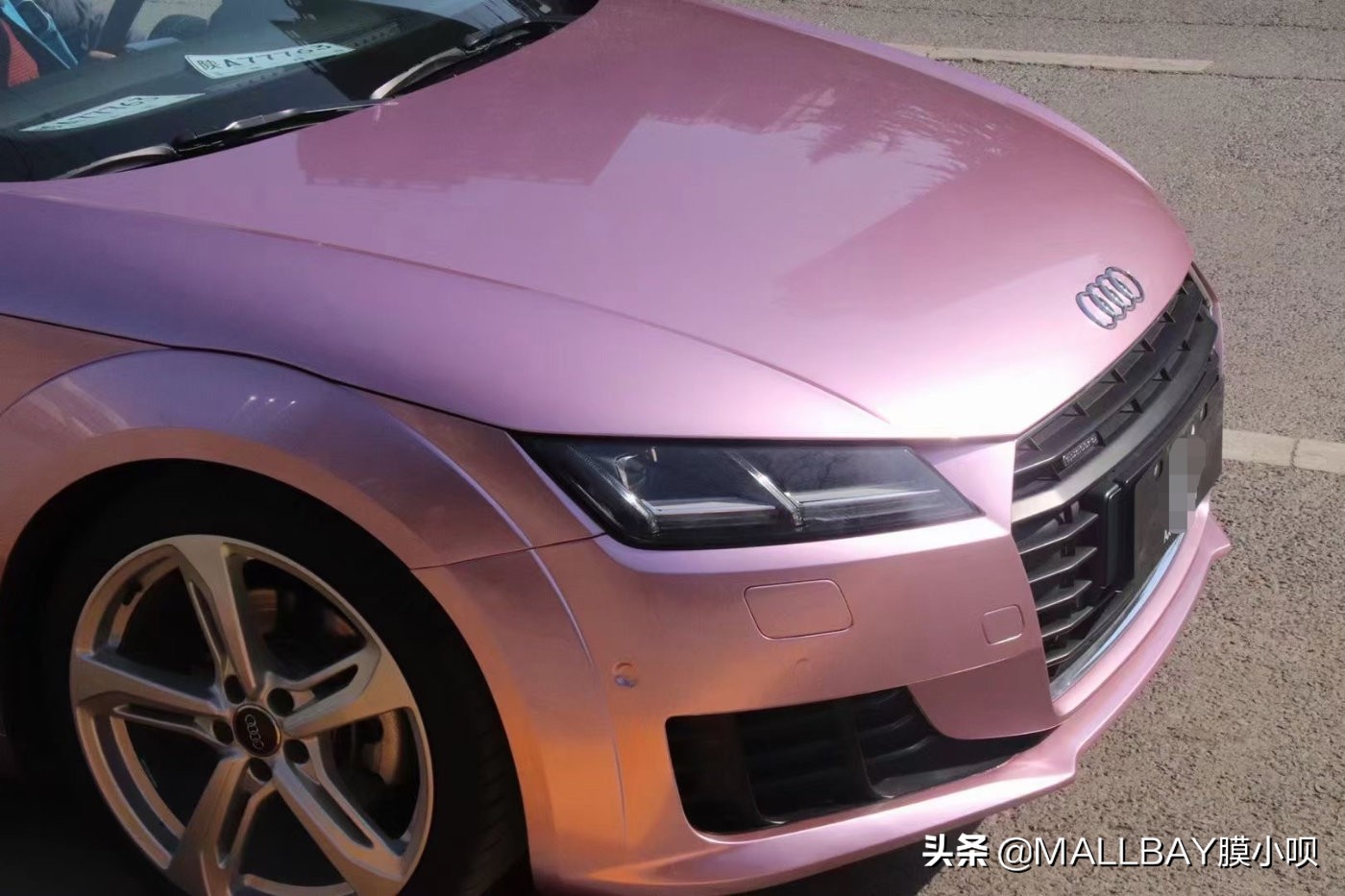 奥迪tt渐变白变粉,奥迪tt粉红色