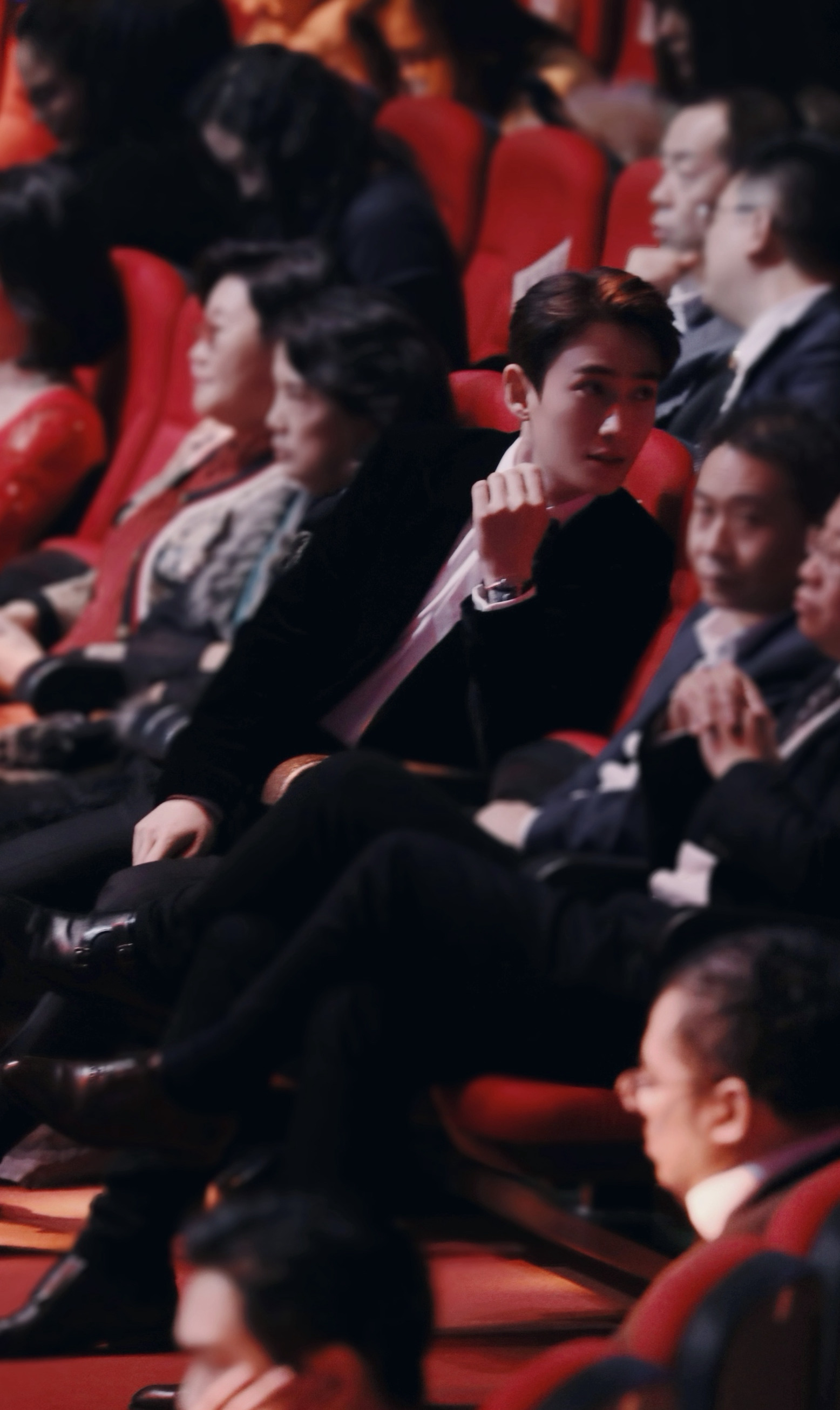 做梦梦到朱一龙,梦到与朱一龙相爱