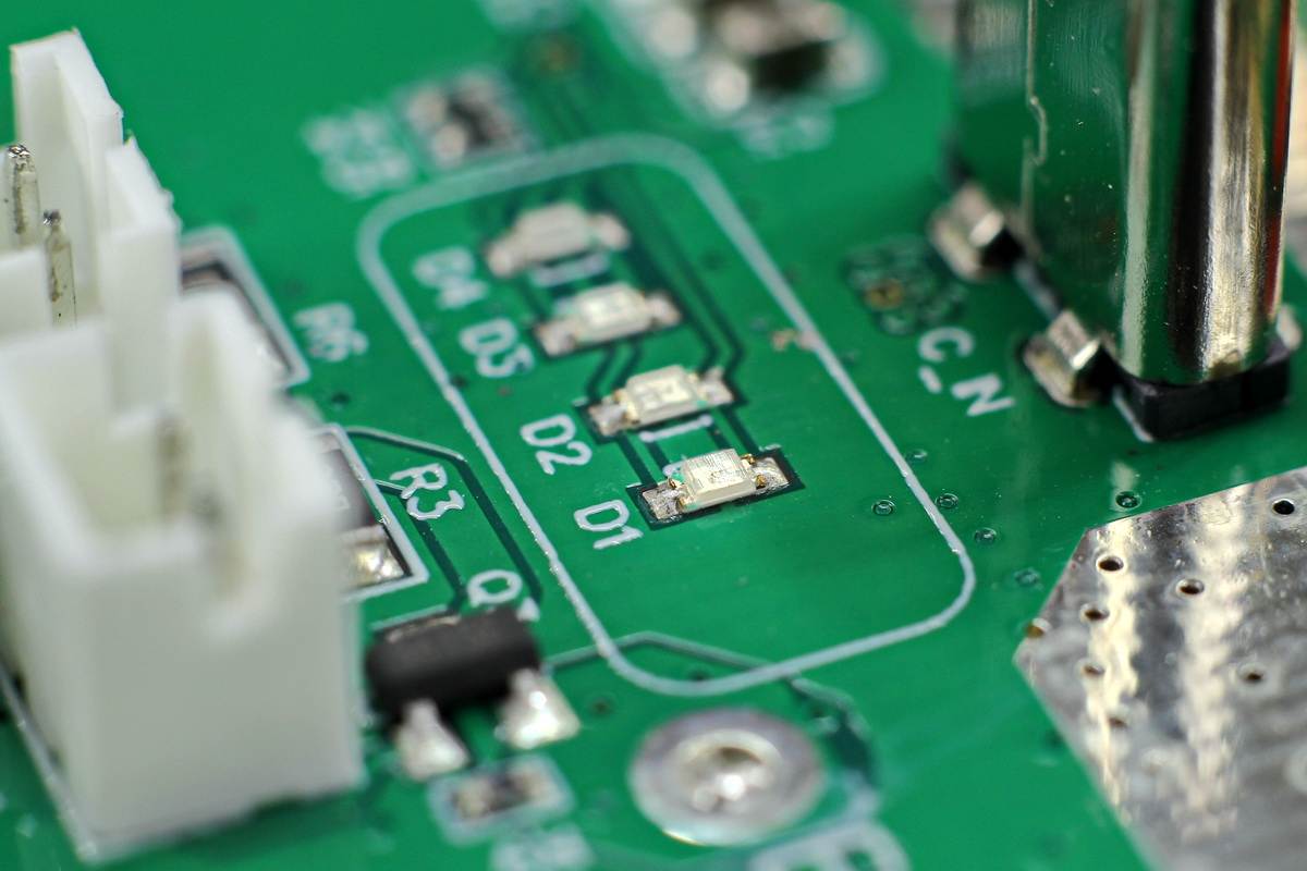 充电宝移动电源拆机对比,拆解移动电源一度电