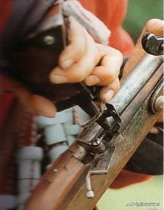 火绳枪发射视频,火绳枪能连续打几枪