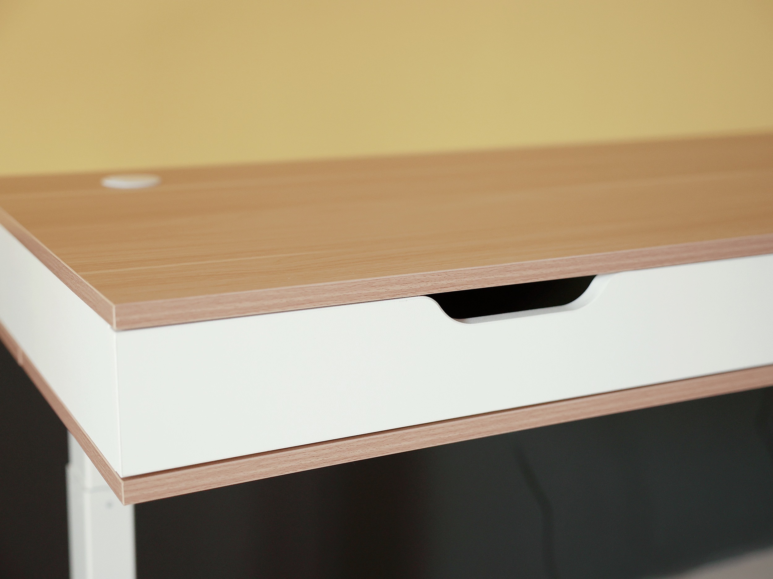 何同学升降桌视频,何同学评测升降桌