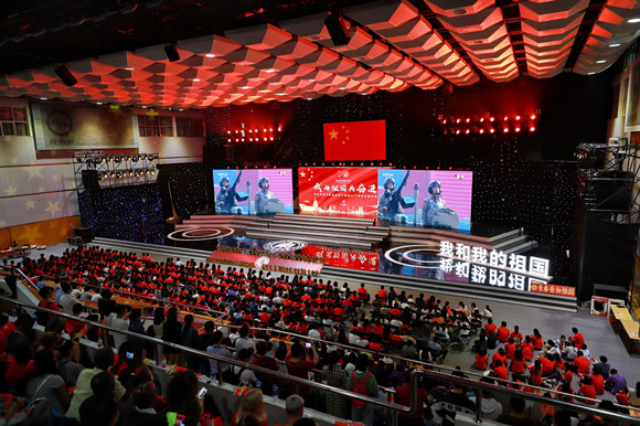 大学观看国庆70周年阅兵仪式,上海高校阅兵感受