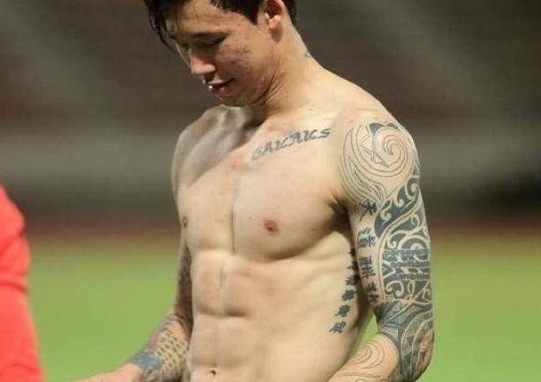 国足真的白砍鸡吗,国足白斩鸟球员