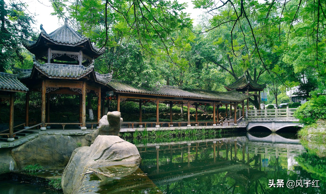 湖北网红玻璃水滑道多少钱,玻璃漂流武汉