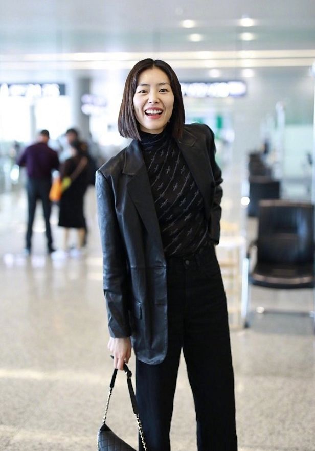 中式盘扣皮衣女刘雯,刘雯皮衣穿搭大合集