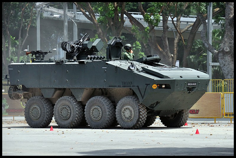 摩天大楼上面的机械怪兽,摩天大厦狂暴巨兽视频