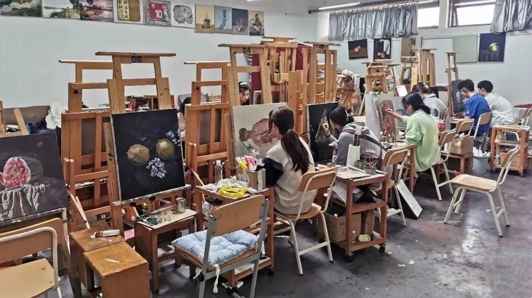 鍥涘窛鏂囧寲鑹烘湳瀛﹂櫌鍥介檯瀛﹂櫌,鐜颁唬鍥介檯鑹烘湳瀛﹂櫌