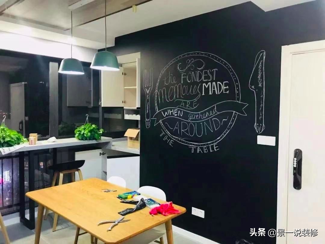 老房子墙面发霉发黑怎么处理,卫生间隔壁墙面受潮脱皮如何处理