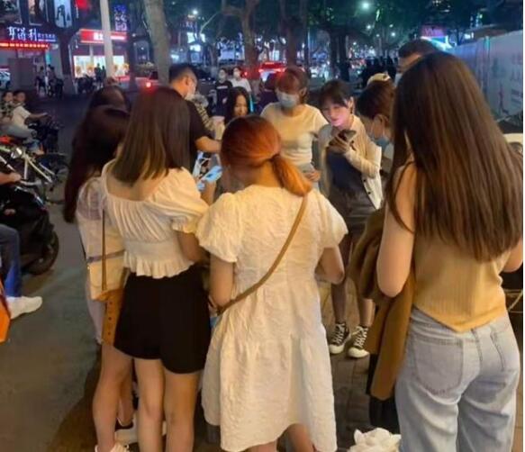 “一元买爱情”，稳赚不赔，年轻人脑洞真大，这是商机还是套路？