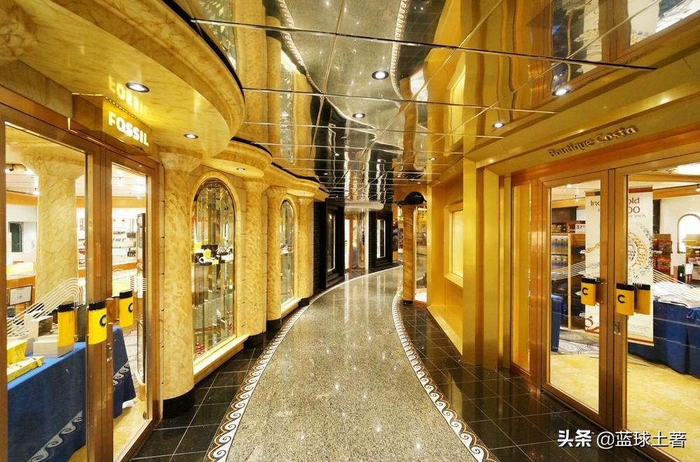 邮轮旅游餐食免费吗,游轮上吃喝玩乐都免费吗