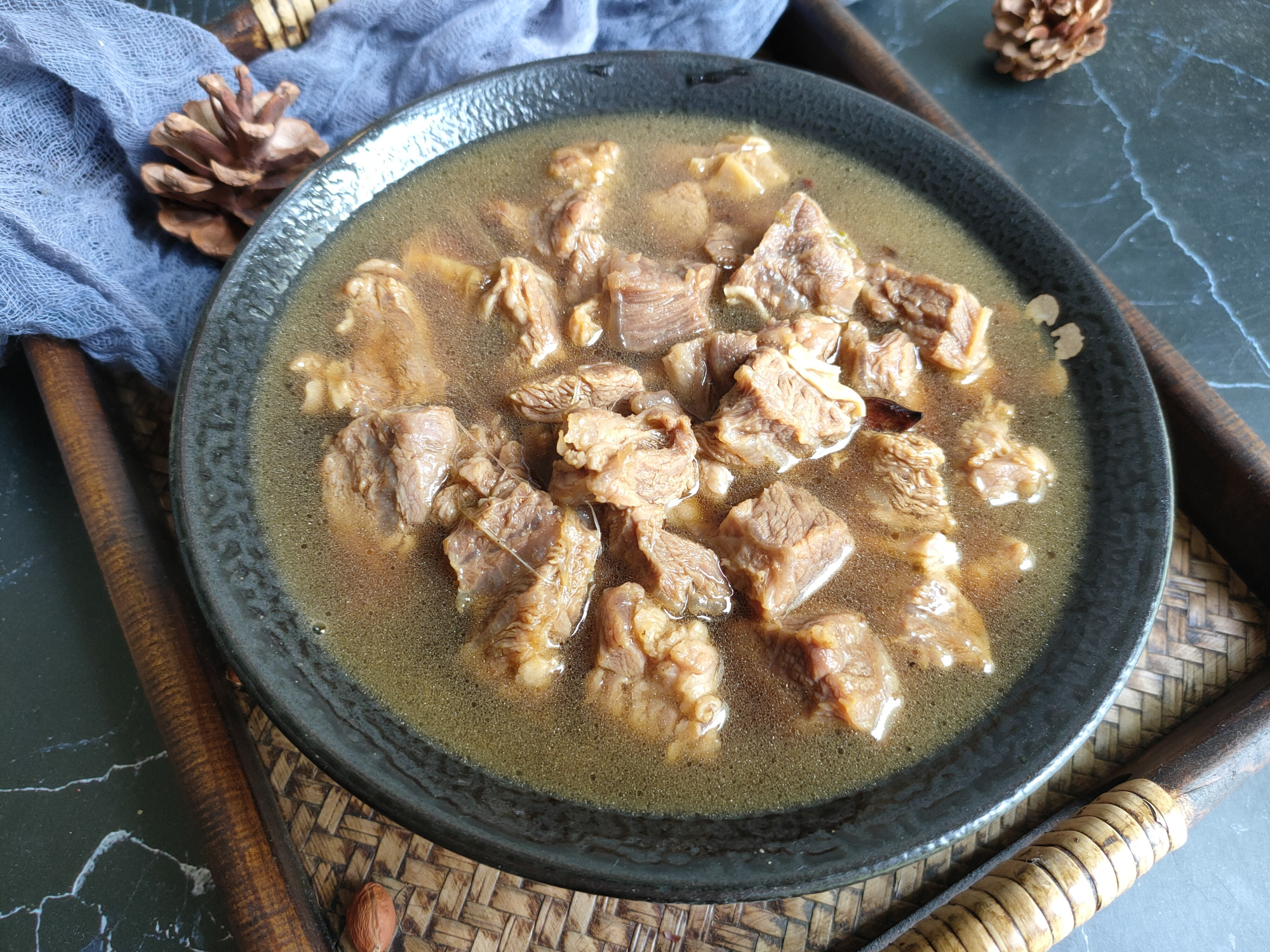 炖牛腩怎样不油,炖牛腩怎么不缩水