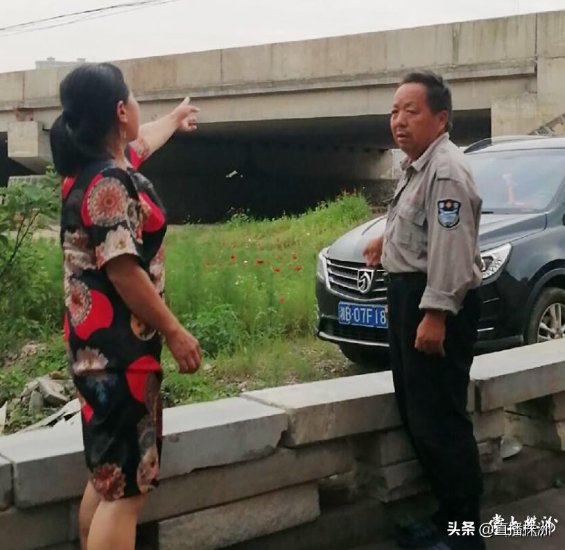 当所有受困群众被成功转移后，46岁社区书记张清月却永远地离去