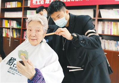 总工会学雷锋志愿服务活动方案,劳模志愿服务队图片