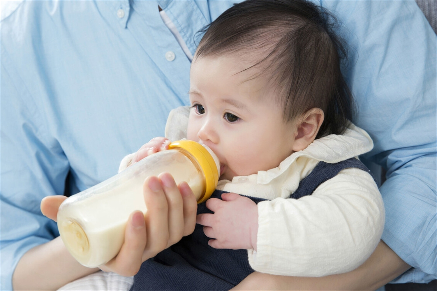 添加辅食后宝宝不爱喝水,宝宝添加辅食后不爱喝奶怎么办