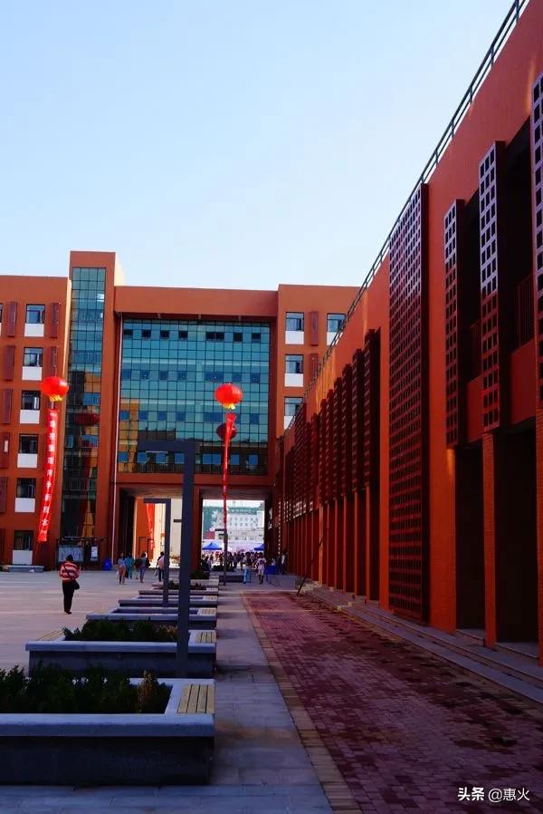 河北文化传媒学校是什么学校,河北传媒学院校园环境