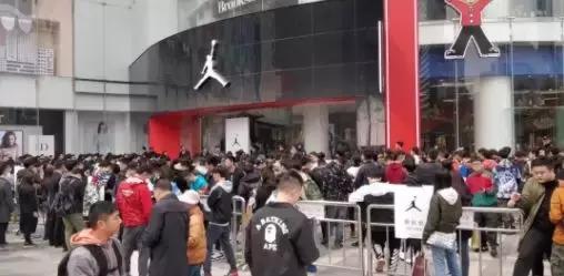 靠炒鞋3个月在京全款买房？你会成为这个暴富风口上起飞的猪吗？