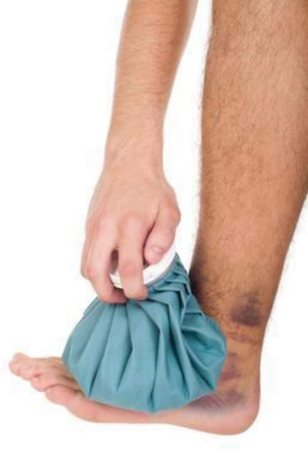 小孩脚踝扭伤怎么处理好得快,孩子轻微脚踝扭伤怎么办