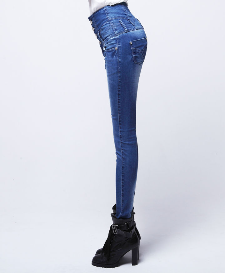 女生怎样穿衣服算保守,女生怎么穿衣服才好看