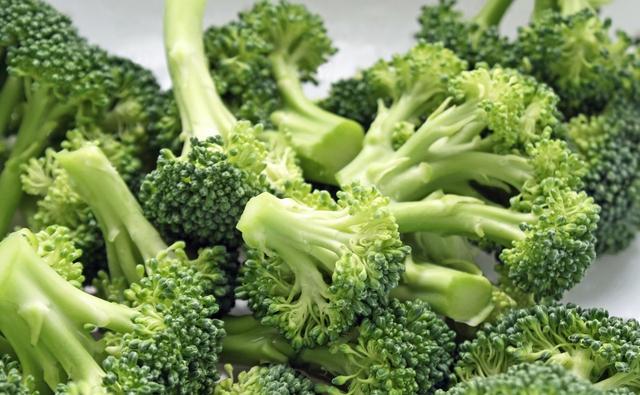 西兰花不洗净，还不如不洗，教你清洗妙招，洗得干净又翠绿