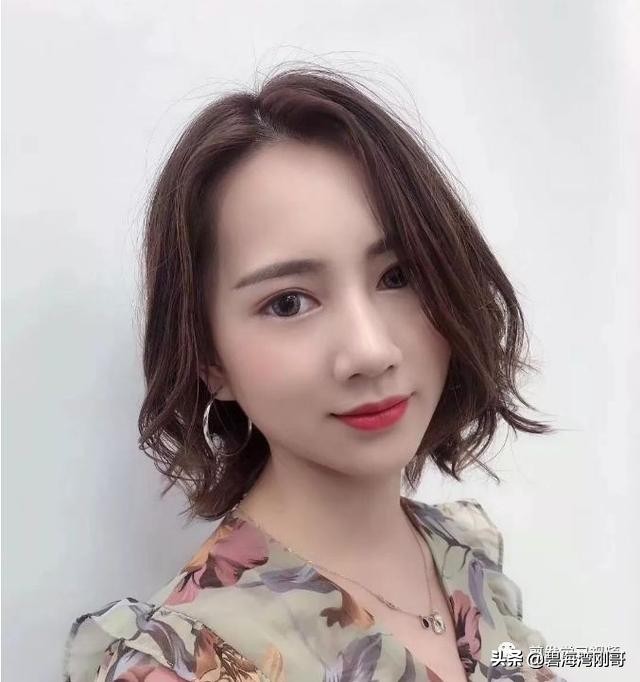 2020年最流行的发型气垫烫锁骨发,2020年最流行烫的锁骨发型