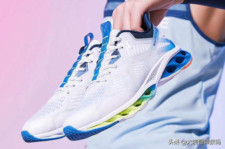 国产顶级缓震跑鞋2022,国产支撑缓震跑鞋适合扁平足