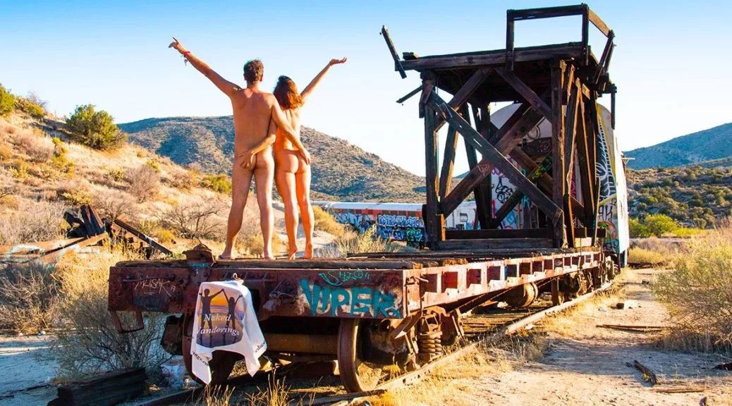 网红情侣“全裸”环游世界，拍下数千张裸体，只为告诉人们…