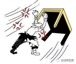 相隔一条街为何房价差了这么多,一条街两边的房子价格