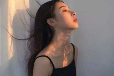 如何修复皮肤痘痘,一个动作让你告别痘痘肌