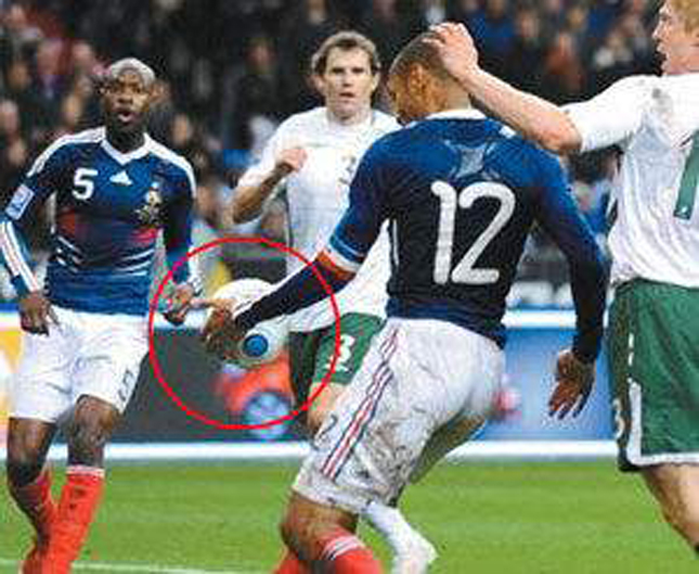 足球界著名的上帝之手,足球上帝之手马拉多纳