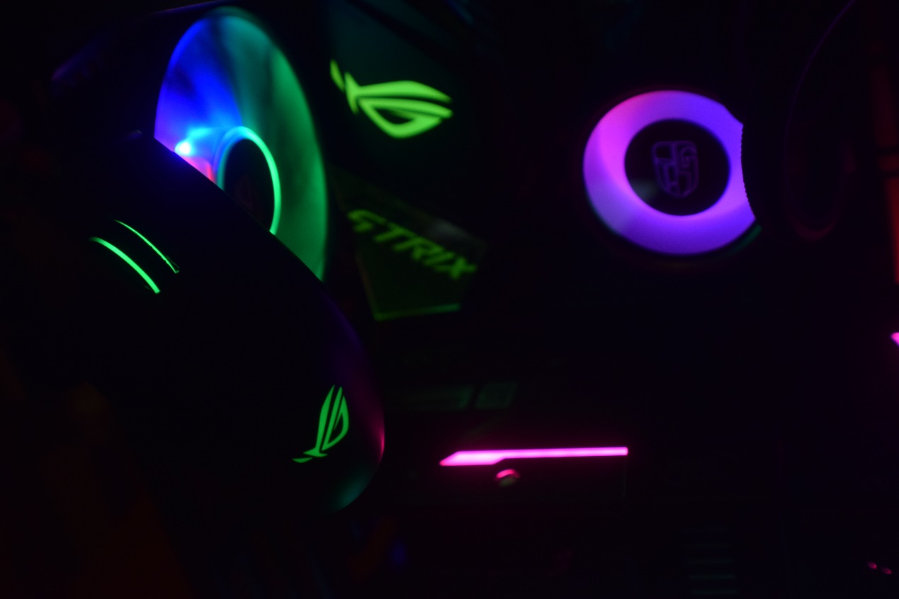 RAID实用、灯光好玩，跨代升级的ROGStrixX570装机点评