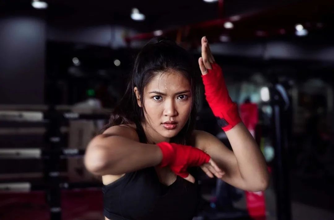 打*网破**红脸审美！她拍遍全世界的普通女孩，一个个都美到惊艳