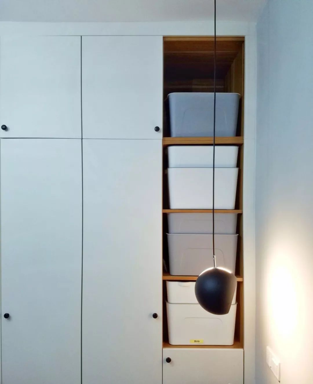 衣柜定制效果黄色原木,全屋定制白色衣柜轻奢效果图