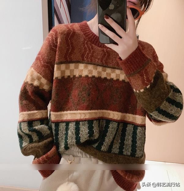 今年流行设计感毛衣,韩国设计款宽松毛衣