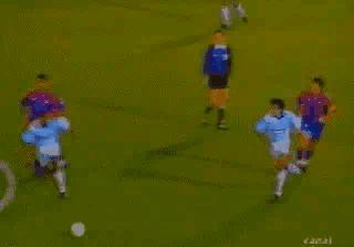 回顾外星人罗纳尔多足球经历,外星人踢球罗纳尔多