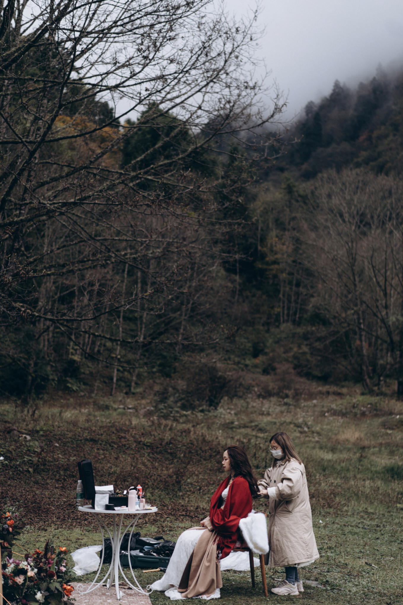 我们带上婚纱，去与世隔绝的山中办了一场绝世婚礼
