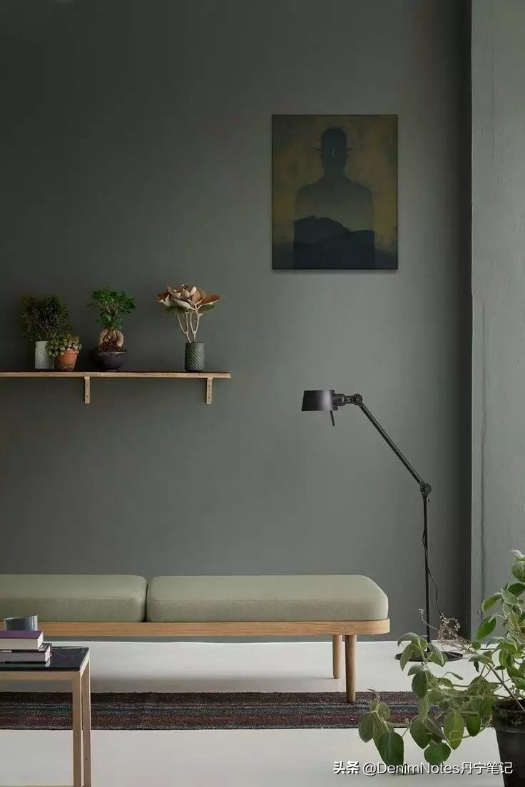 牛仔裤褪色了可以重新染色吗,牛仔裤褪色一般是什么颜色