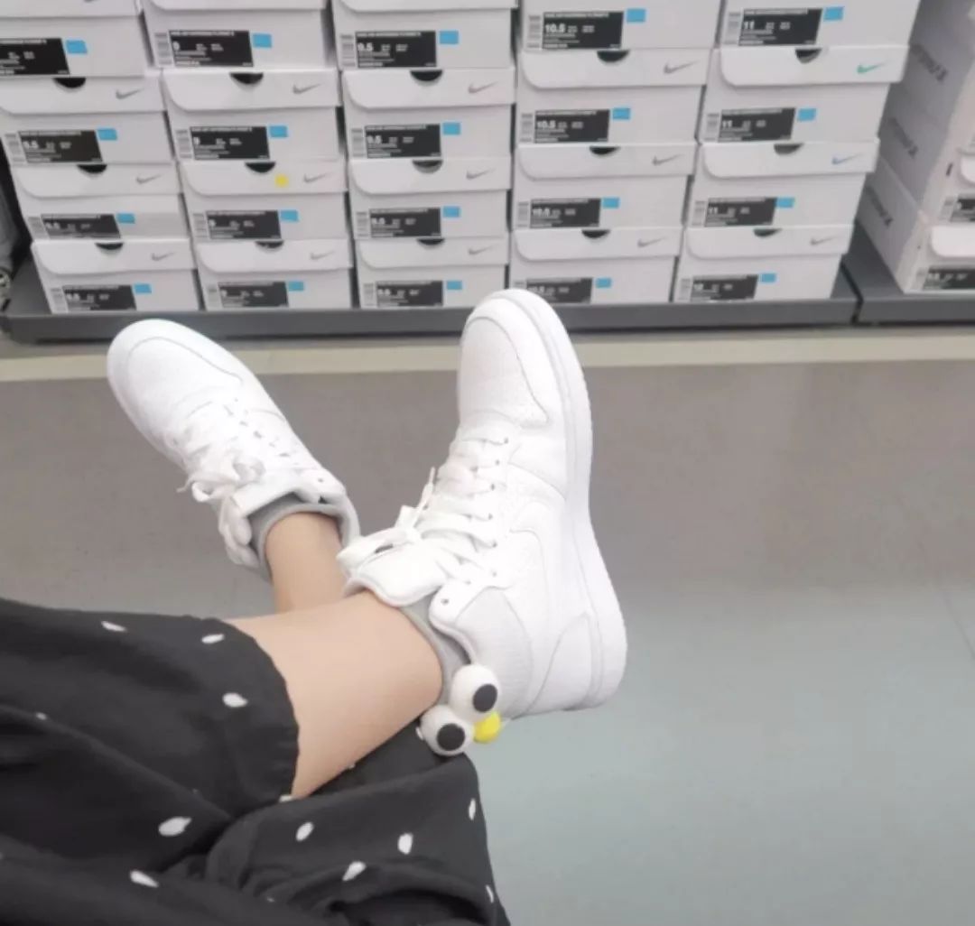 60块钱买的阿迪达斯黑贝壳,60块买的耐克