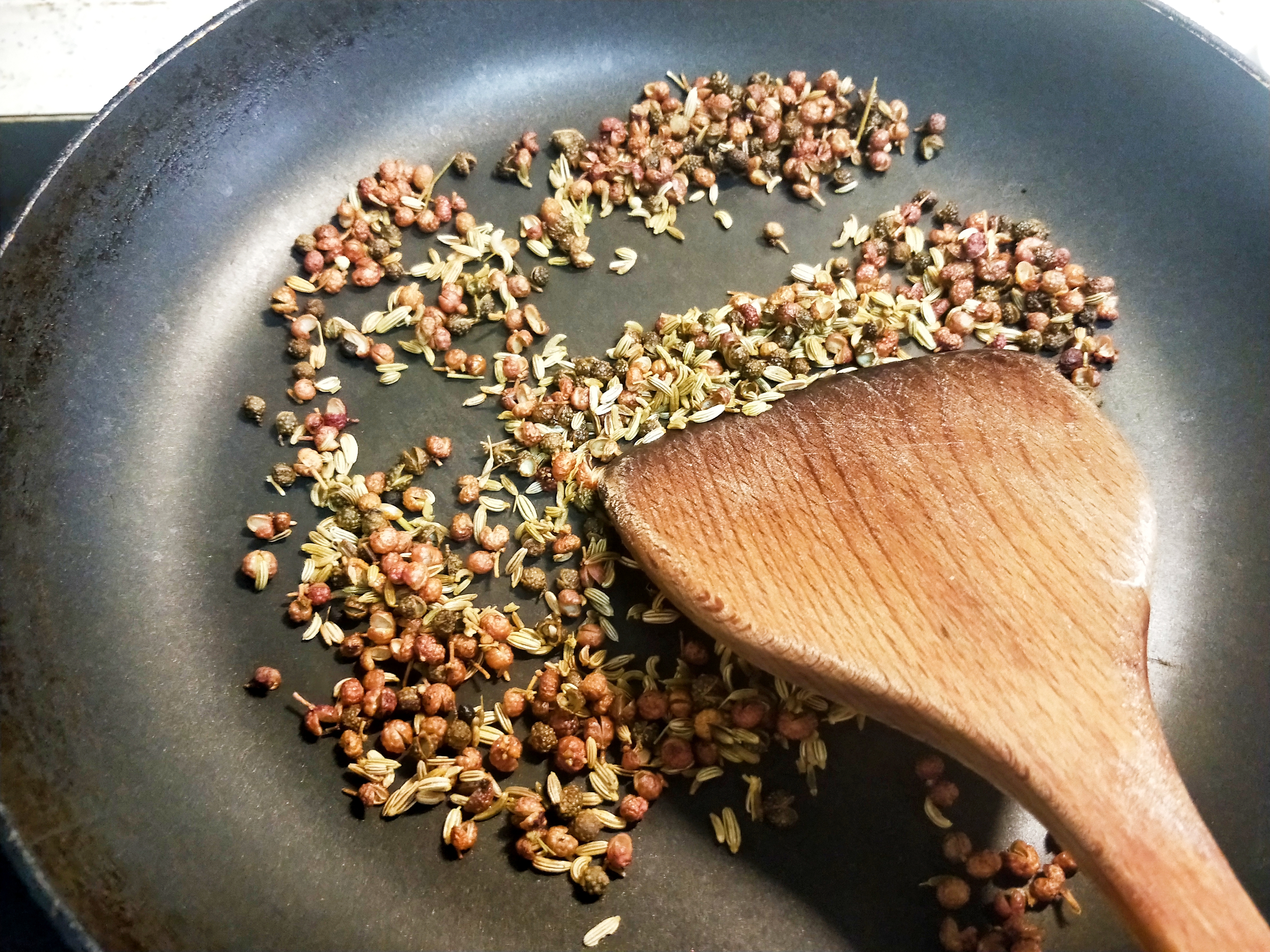 自制椒盐用胡椒还是花椒,花椒怎么炒椒盐