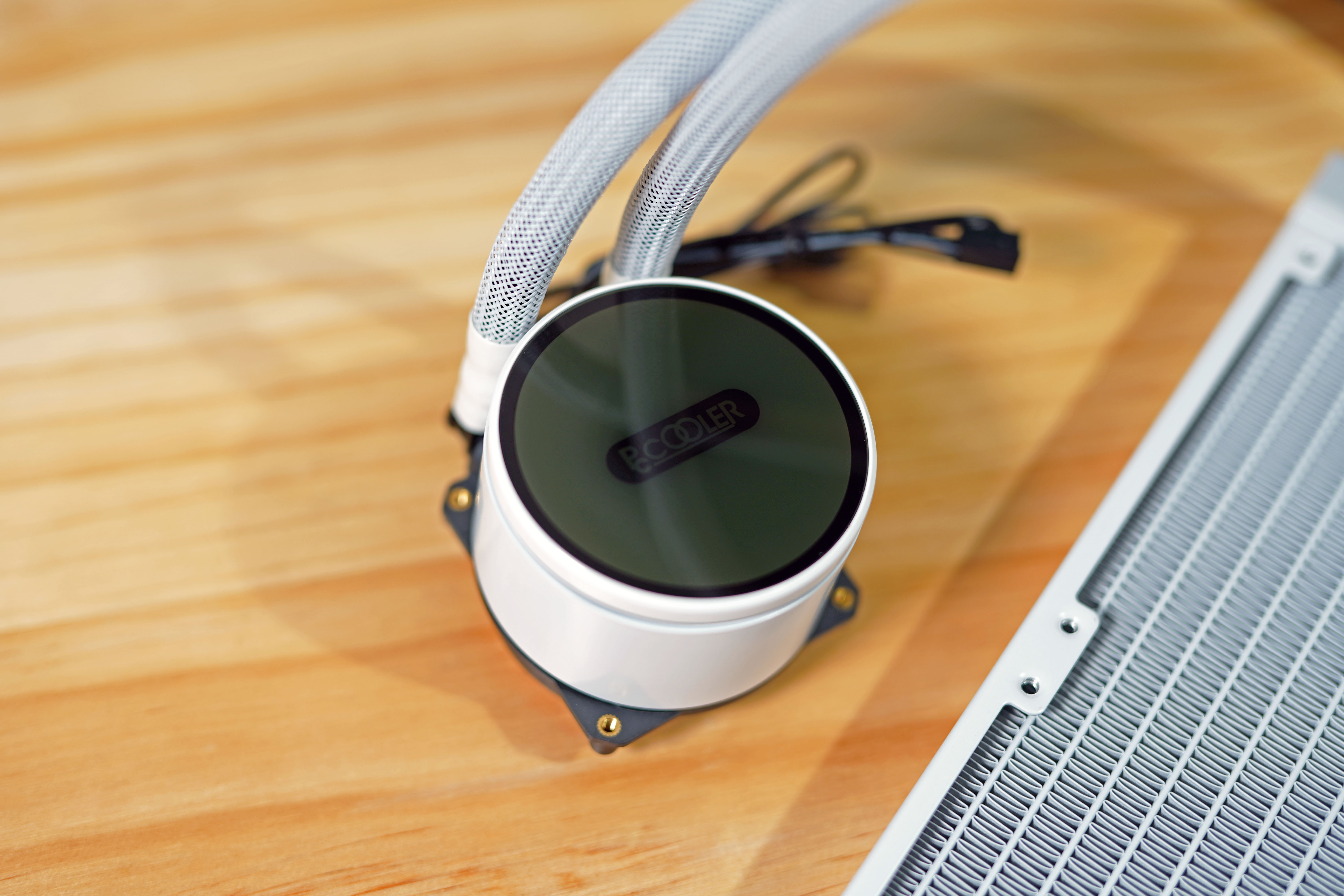 超频三白色光域机箱散热怎么样,超频3光愈2机箱测评