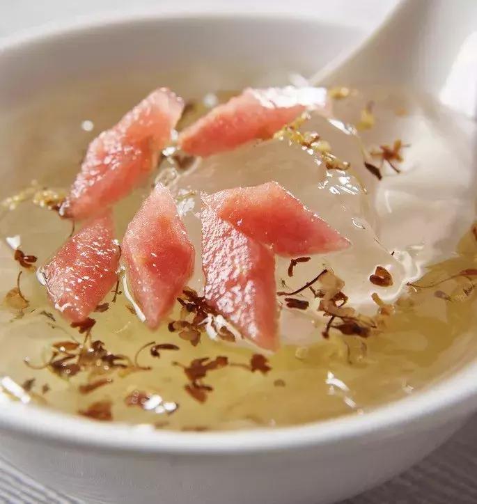 仙草、龟苓膏、西米...那些冰凉爽口的甜品都是用什么做的？