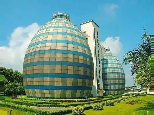 各地的奇葩标志性建筑,最丑的象形建筑