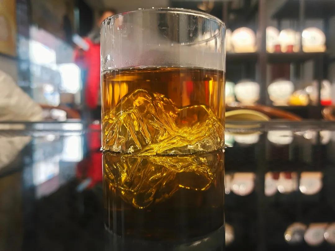 2014年勐库戎氏茶魂,2021年戎氏勐库茶魂