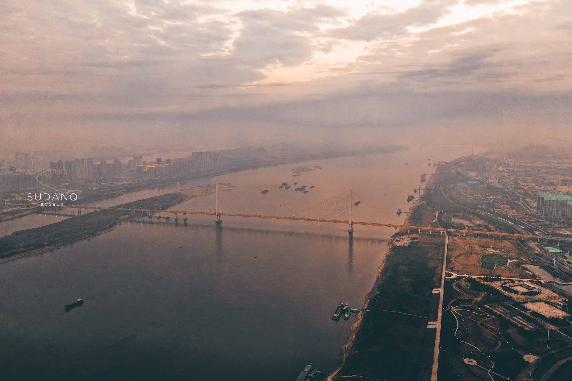 航拍全国第三的博览中心，面积相当于17个足球场，武汉人的骄傲