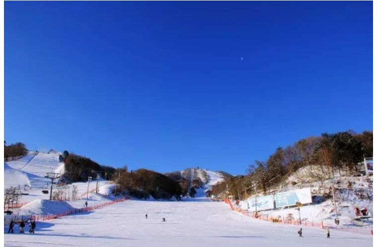韩国滑雪场哪个最好玩,国内必去十大滑雪场滑雪攻略