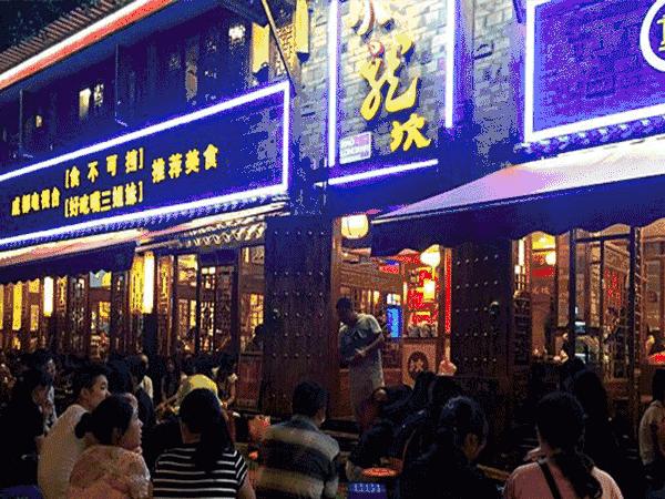 连上三年央视黑榜，一号难求！四川最没底线网红店，为何越骂越火