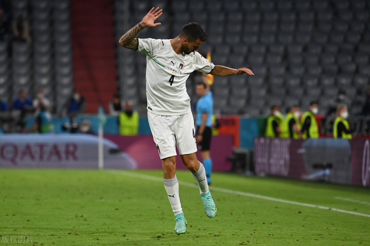 荣光归属亚平宁！意大利翻越高山创多项纪录，左后卫传奇未完待续