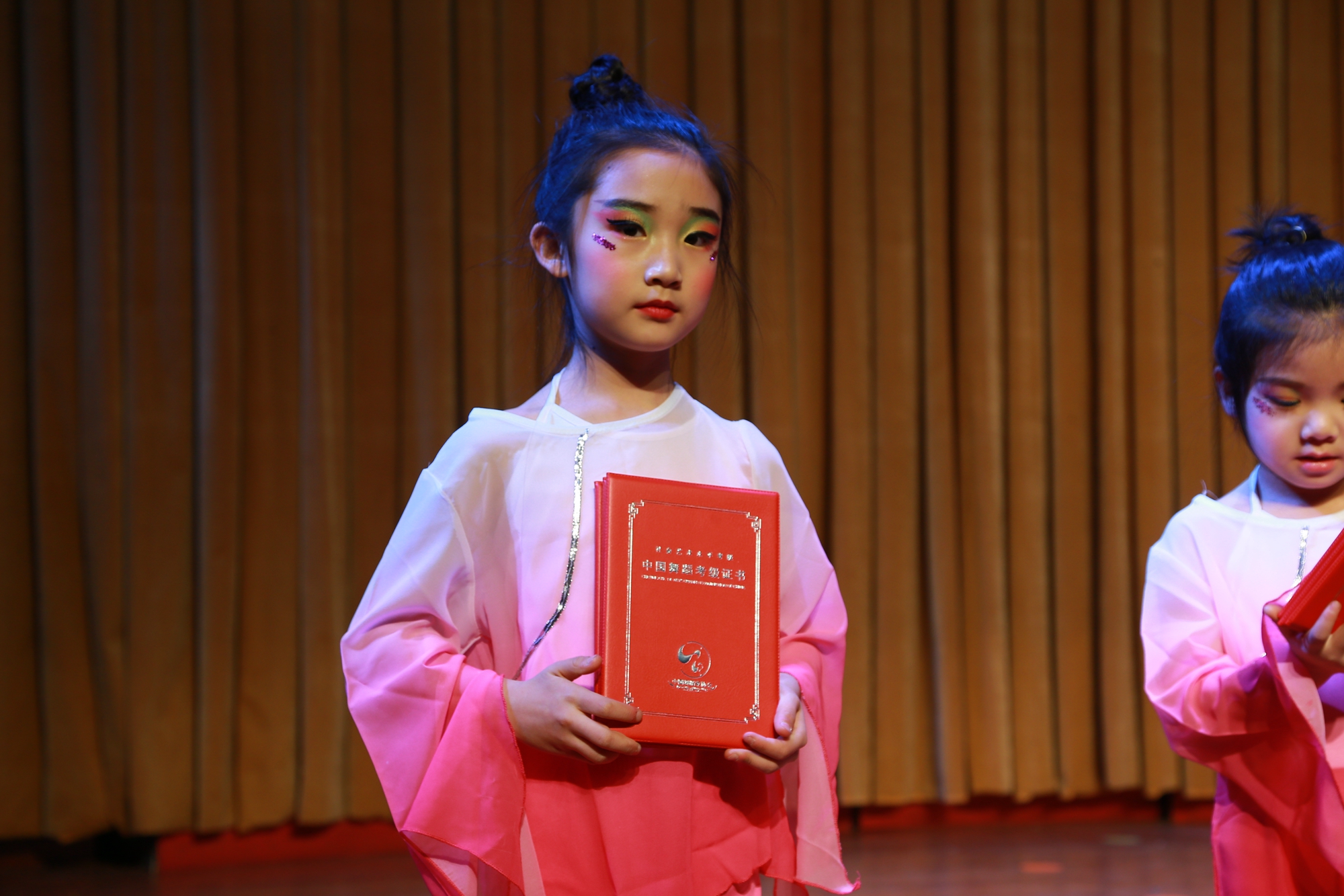 金鸡艺术《舞动人生梦想起航》专场晚会在青少年活动中心演出