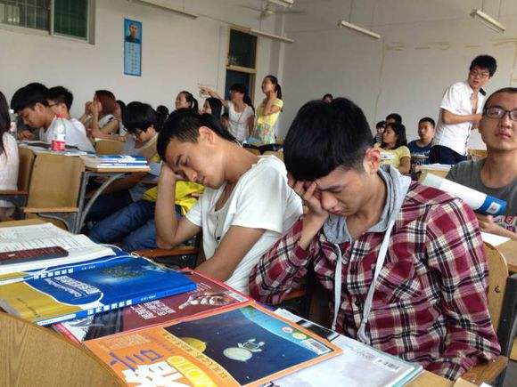 对不做作业的学生应该怎么办,对不听课的学生怎么办