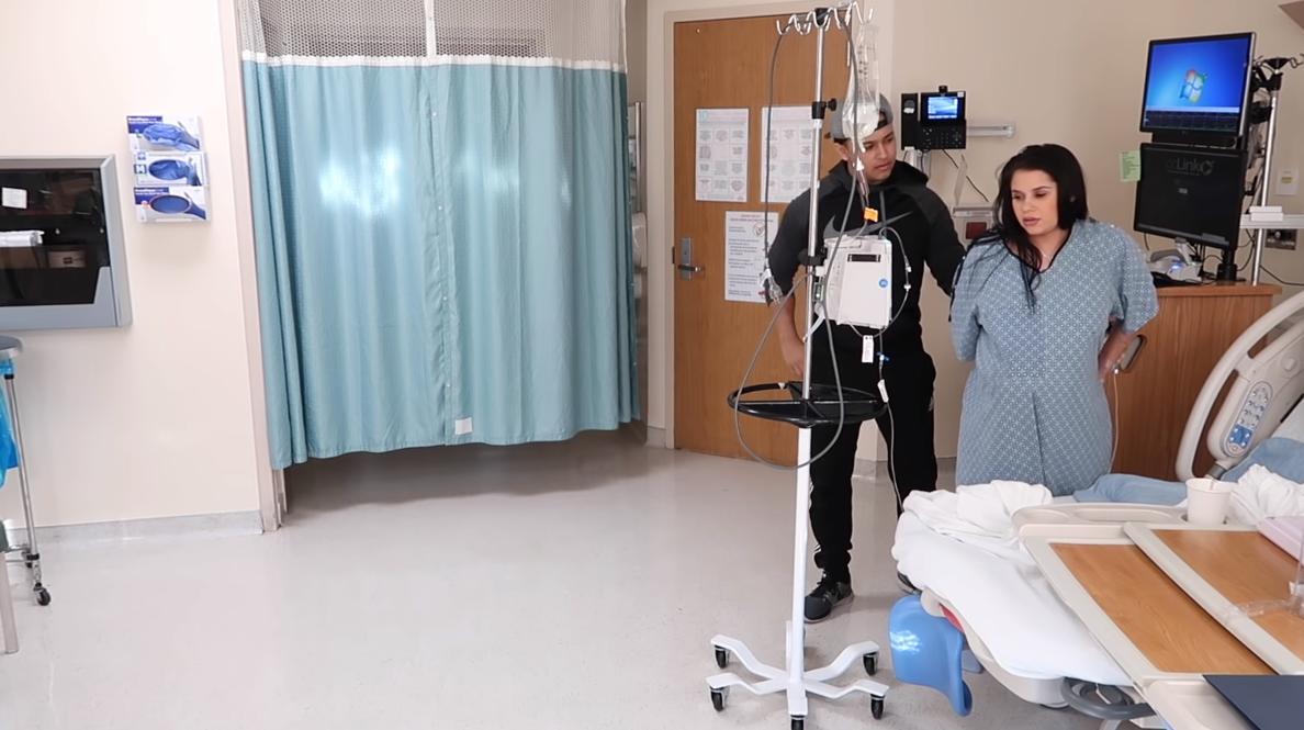 生孩子的时候医生会用手去掏吗,顺产有医生伸手掏孩子的吗