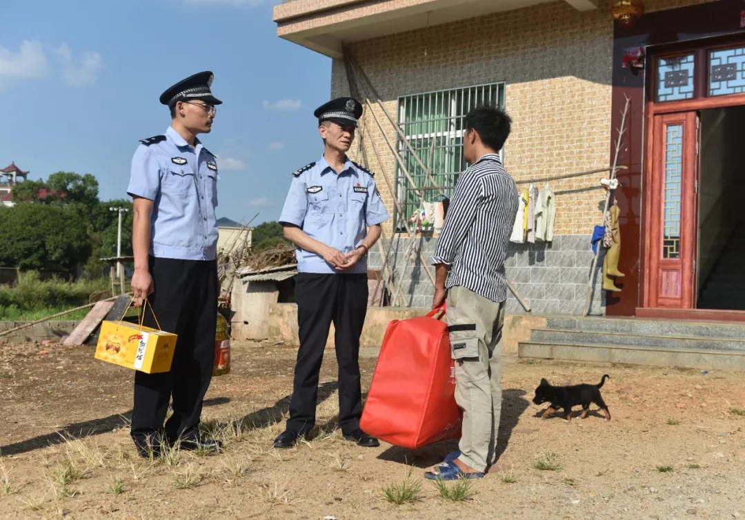 为人民办实事的警察高光时刻,民警为群众办实事典型经验材料